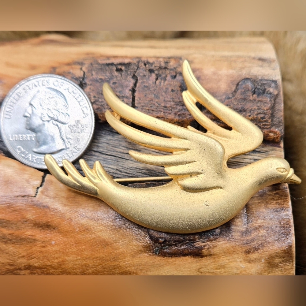 Bird Brooch Gold Tone Matte Finish Measures 2½" X 1¾"